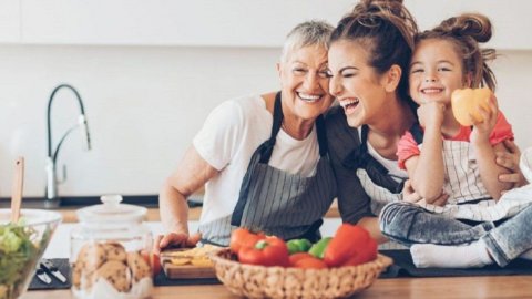 YAŞAM BOYU DOĞRU BESLENMENİN ANAHTARI